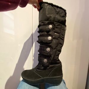 Black Pajar boots, zip up, faux fur lined